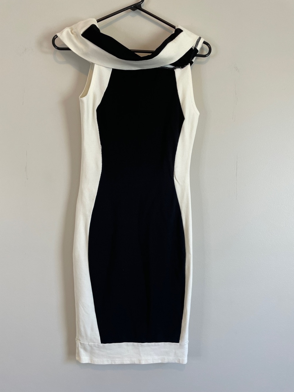 Fashion Nova Sleeveless Black & White Sheath Dress with Folded Collar